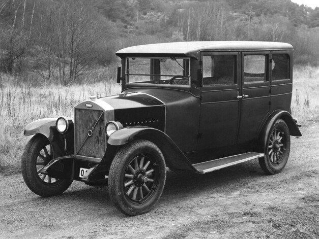 Tieši pēc piecpadsmit gadumijām, 1927. gadā, no konveijera nobrauc pirmais "Volvo" automobilis. Nekādas citas saiknes starp šiem abiem notikumiem nav.