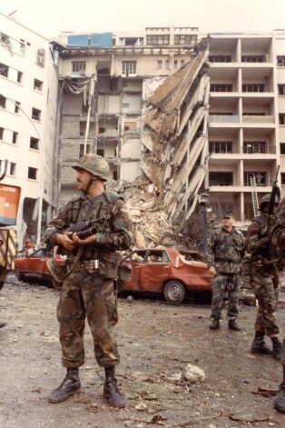 1983. gada 18. aprīlī Libānas galvaspilsētā Beirutā tiek uzspridzināta ASV vēstniecības ēka – bojā iet 63 cilvēki.