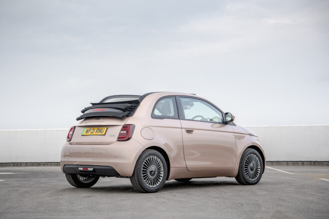 "Fiat 500e".