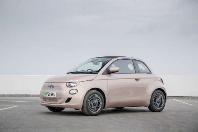 "Fiat 500e".