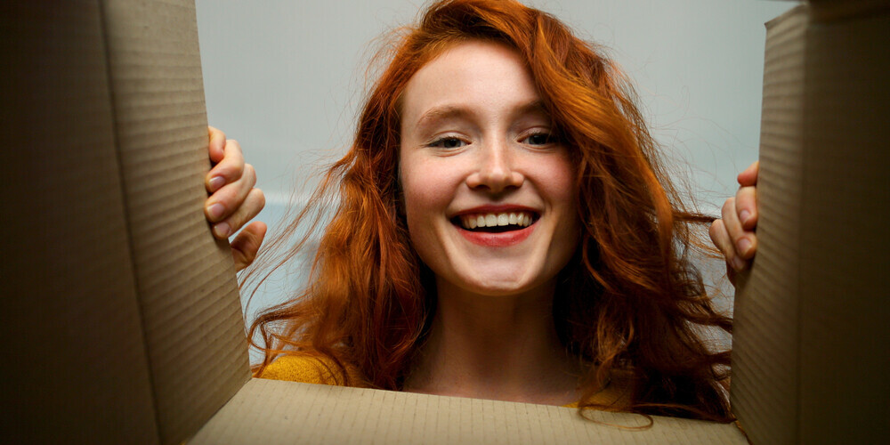 No vienas puses – taču jāpriecājas, jo bērns ir izaudzis un kļūst patstāvīgs, vecākiem atbrīvojas laiks sev, savām interesēm un partnerattiecībām, no otras puses – kur likt tik daudz brīva laika un rūpju, kas pāris gadu desmitus veltīti bērnu nolikšanai uz kājām? 