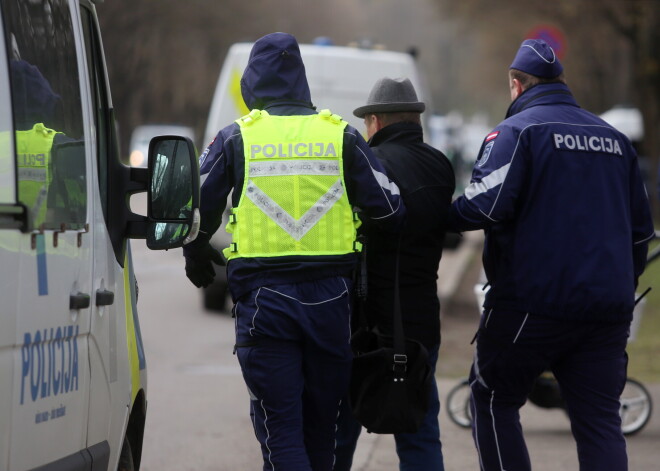 Strīda karstumā ieskrāpē "Z" simbolu: policija fiksē vairākus ar kara atbalstīšanu saistītus pārkāpumus