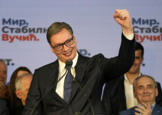 Aleksandrs Vučičs Serbijas prezidenta amatā ievēlēts uz vēl vienu piecu gadu termiņu.