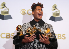 "Grammy" ceremonijā triumfē Džons Batists un "Silk Sonic"