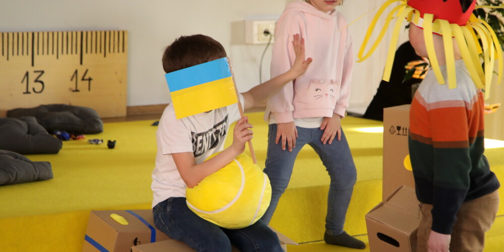 Latvijas skolās pašlaik mācās 2640 ukraiņu bēgļu bērni