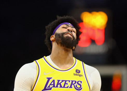 Zvaigžņotā Losandželosas "Lakers" neiekļūst izslēgšanas spēlēs; "Raptors" nodrošina vietu Austrumu sešiniekā