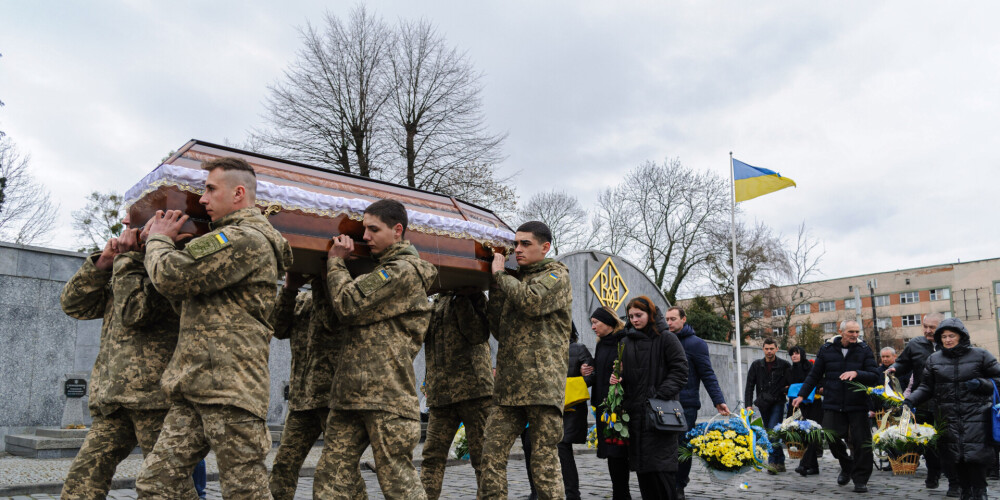 Saeima šī gada 9. maiju nosaka par Ukrainā bojā gājušo upuru piemiņas dienu