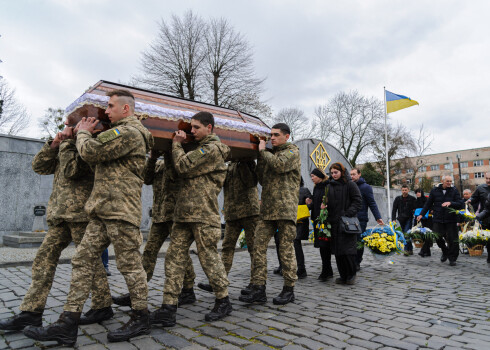 Saeima šī gada 9. maiju nosaka par Ukrainā bojā gājušo upuru piemiņas dienu