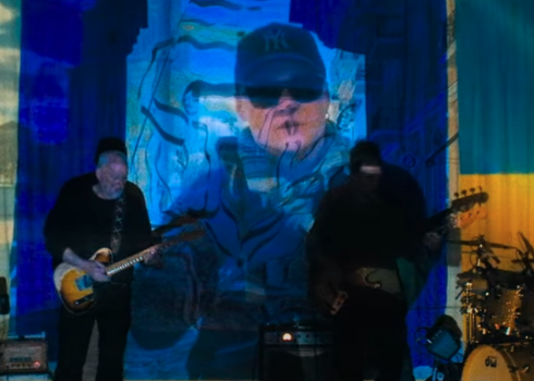 VIDEO: leģendārā rokgrupa "Pink Floyd" laiž klajā dziesmu Ukrainas atbalstam