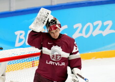 Latvijas hokeja izlasei pasaules čempionātā gaidāmi būtiski robi vārtsargu un aizsargu līnijās