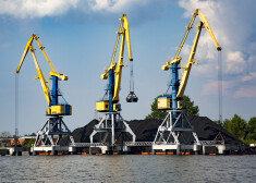 Латвия готова ограничить грузоперевозки из России и Белоруссии и закрыть порты для судов этих стран