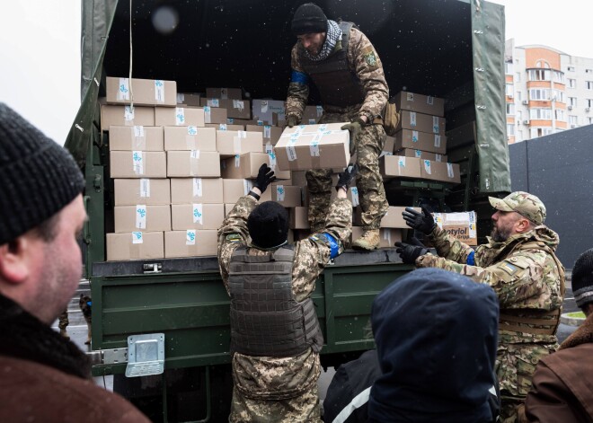 Ukrainas aizstāvēšanā dažādos veidos iesaistīti 80% ukraiņu, liecina aptauja