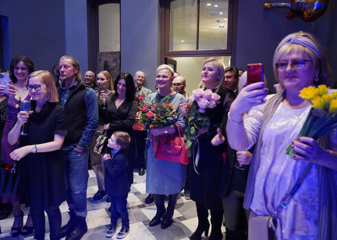 Sanākušie viesi bauda dziedātājas Inetas Rudzītes un komponista Gunāra Freidenfelda albuma prezentācijas koncertu.