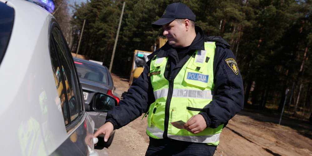 Как в Латвии наказывают водителей за использование антирадаров