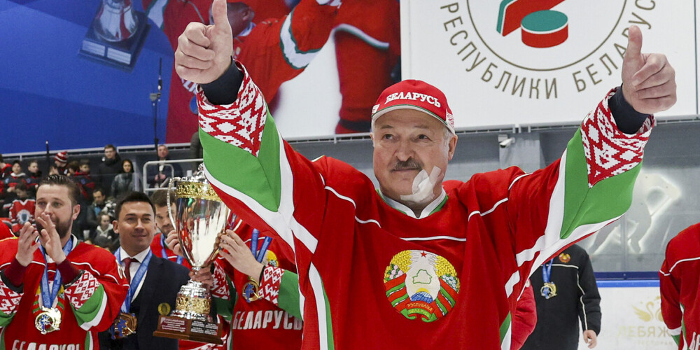 VIDEO: Baltkrievijas diktators Aleksandrs Lukašenko dabū pa seju