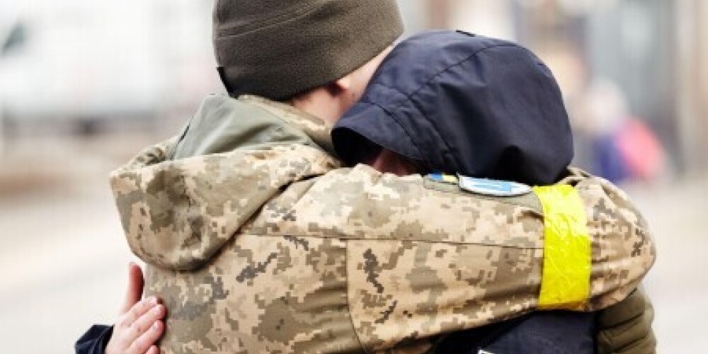 Увиденное разбивает им сердце: жители Украины возвращаются в Бучу после чудовищных событий