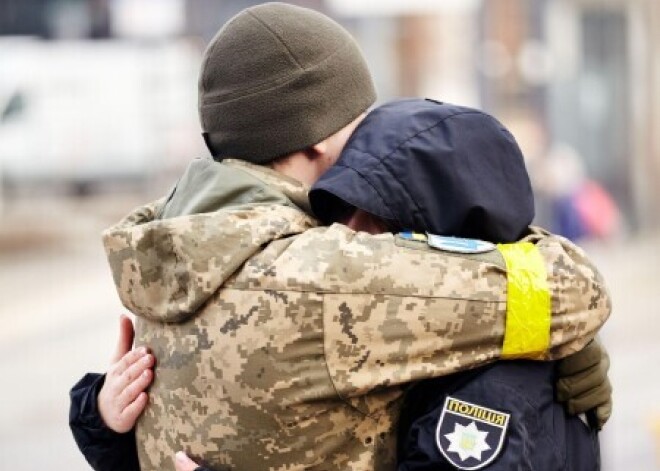 Увиденное разбивает им сердце: жители Украины возвращаются в Бучу после чудовищных событий