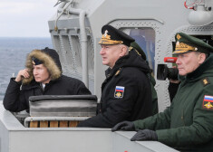 Александр Дворников крайний справа