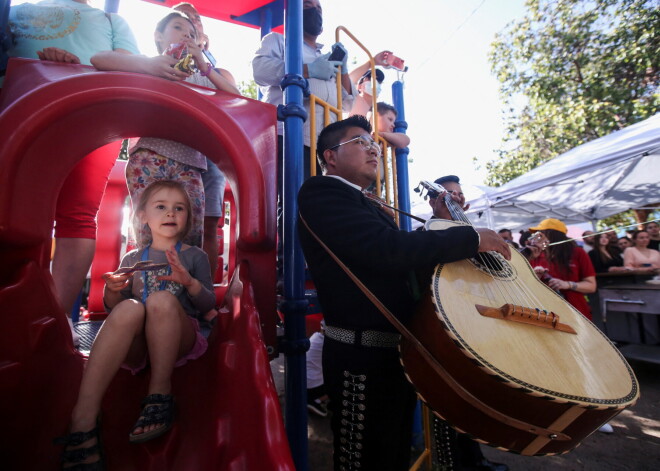 FOTO: pietura pirms došanās uz ASV. Kā Ukrainas bēgļus uzņem Meksikā
