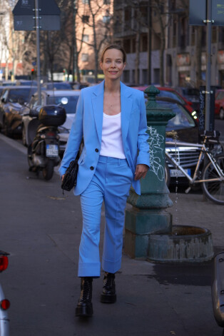 Balts T krekls nav tendence, tā ir garderobes bāzes lieta, bez kā neiztikt ne vasaru. Tāpēc vien nedrīkst aizmirst par šo izstrādājumu, kas būtībā ir valkājams ar it visu un zem it visa.