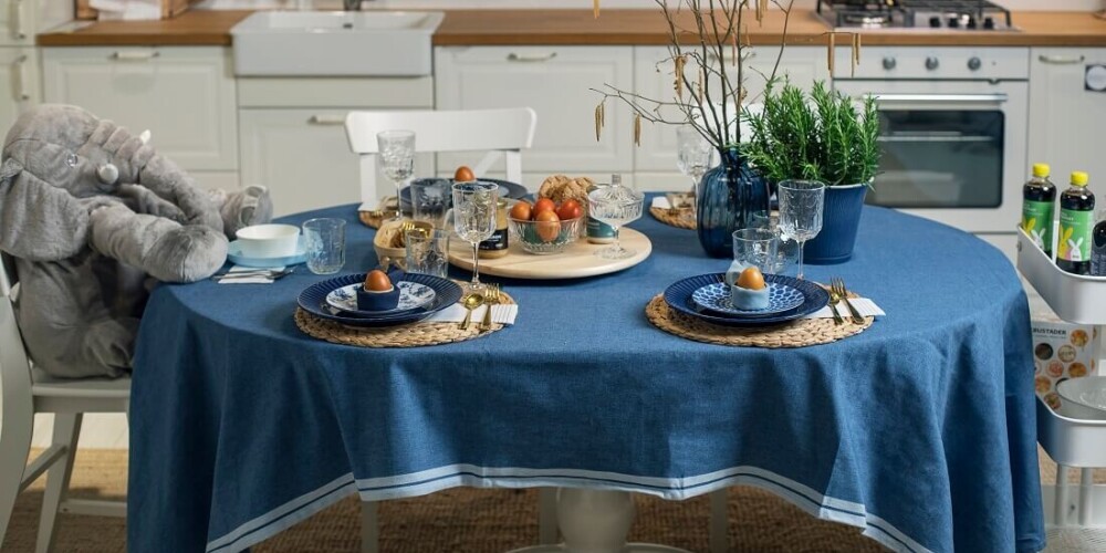 Idejas Lieldienu galda klāšanai, izmantojot arī vienkāršus un pašdarinātus dekorus