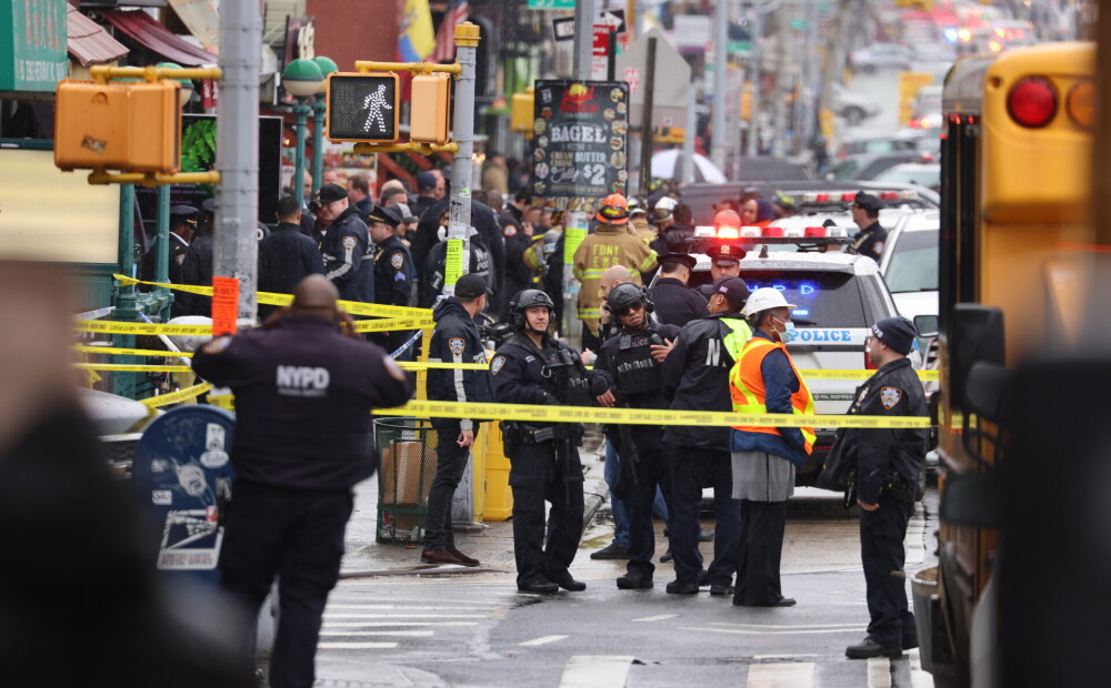Ņujorkas metro sašauti vairāki cilvēki