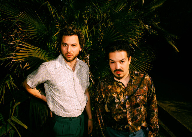 Rīgā uzstāsies muzikālā apvienība "Milky Chance"