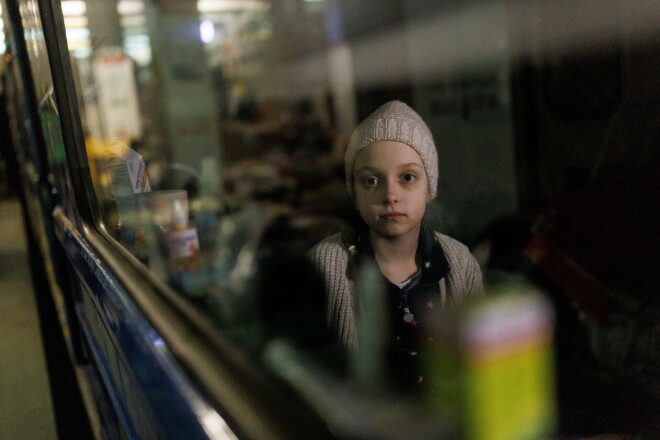 Septiņgadīgā Veronika ar mammu tagad dzīvo metro