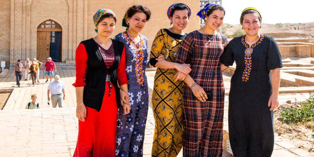 В Туркменистане запретили ботокс, татуаж, наращивание ресниц и ногтей