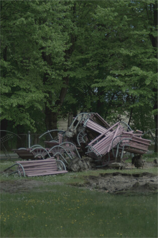 Mākslinieka Pētera Sīļa fotosērija “Remnants”