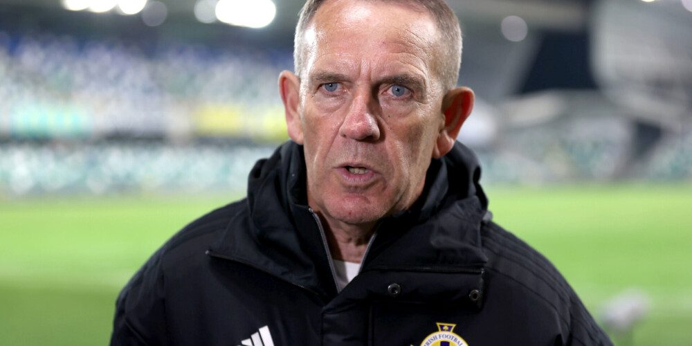  Ziemeļīrijas sieviešu futbola izlases treneris Kenijs Šīlss.