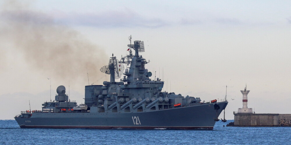 Krievijas karakuģis "Moskva", kuru trīs mājas tālāk pasūtīja Čūsku salas aizstāvji, ir nogrimis