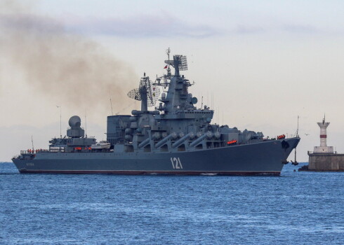 Kreiseris "Moskva" februārī kļuva bēdīgi slavens, kad tas uzaicināja Ukrainas robežsargus Čūsku salā padoties, bet viņi atteicās to darīt un rupji pasūtīja šo kuģi.