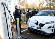 Ar decembrī atklāto elektroauto uzlādes staciju Vecmīlgrāvī pie Ziemeļblāzmas stacijas noslēdzās CSDD īstenotais projekts, uzstādot kopumā 139 šādas stacijas. 