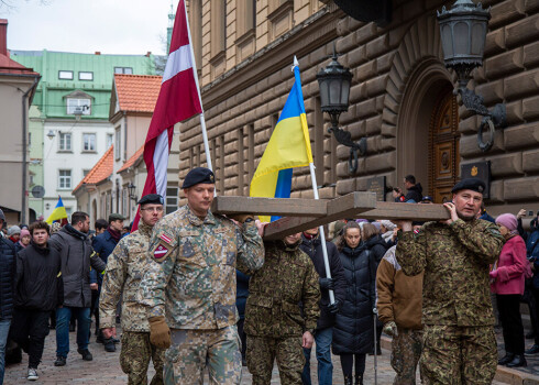 Ekumeniskais Krusta ceļš, kas galvaspilsētā kļuvis par Lieldienu laika tradīciju, šogad Vecrīgas ielās notiek 16.reizi.