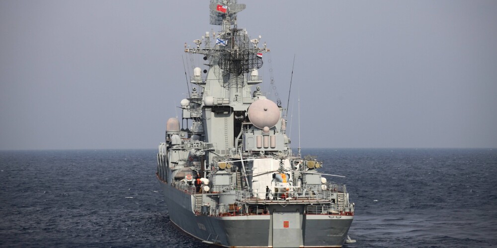 Krievijas karakuģim "Moskva" pirms nogrimšanas trāpīja Ukrainas raķetes, apstiprina Pentagons