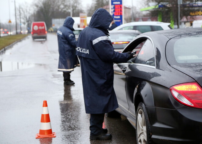 Avārijās Latvijā cietuši pieci cilvēki; daudz aizturētu dzērājšoferu