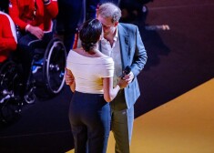 Интимный момент: принц Гарри и Меган Маркл нежно поцеловались на церемонии открытия Invictus Games