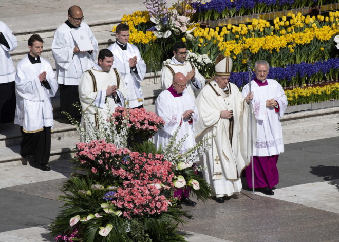 Pāvests Francisks: acis neticīgi raugās uz šīm kara Lieldienām