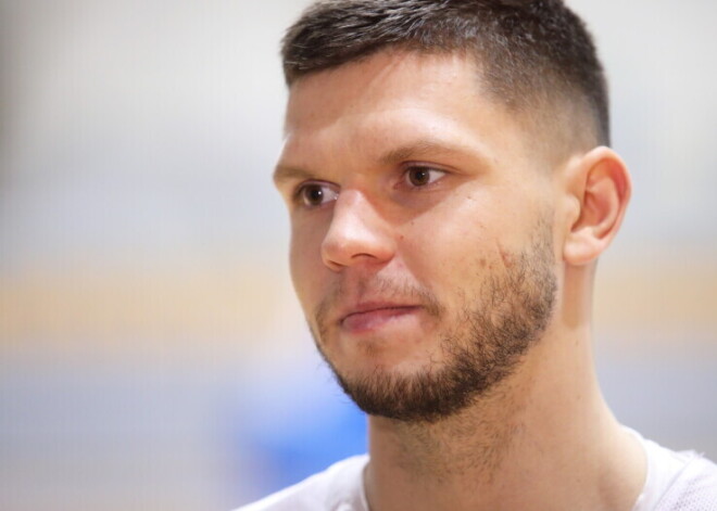 Lomažam 11 punkti zaudētā Turcijas čempionāta spēlē