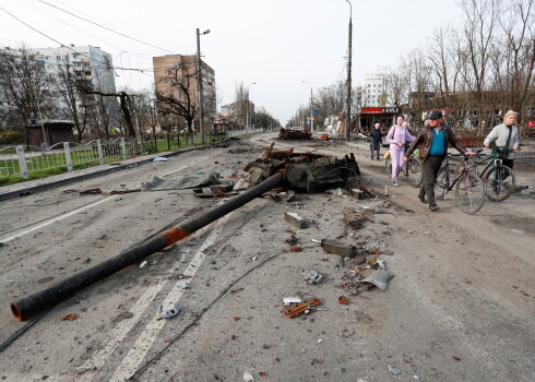 Iznīcināts tanks Mariupoles ielās