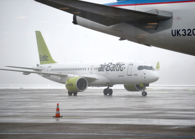 No "airBaltic" par kavētu lidojumu kompensācijā piedzen vairākus tūkstošus