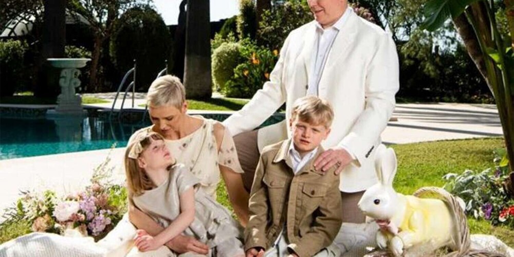 Княгиня Монако Шарлен выложила первые семейные фото после воссоединения с мужем и детьми