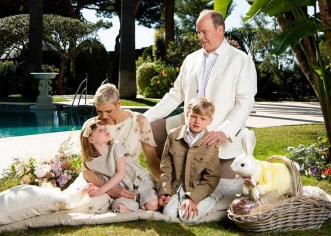 Княгиня Монако Шарлен выложила первые семейные фото после воссоединения с мужем и детьми