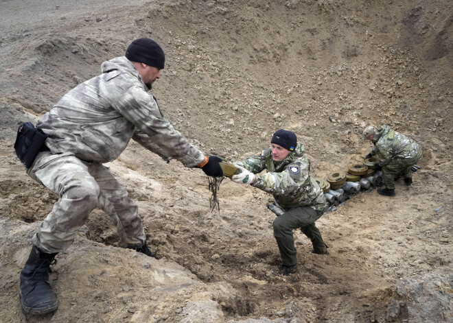 Stāvoklis Ukrainas frontē: Krievijas karaspēks pastiprinājis uzbrukumus austrumos