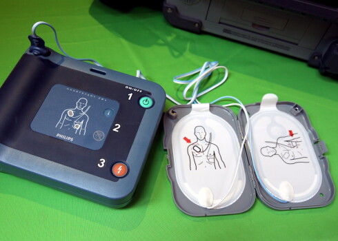 No 2024. gada publiskās vietās noteikts izvietot vairāk defibrilatoru sirdsdarbības atjaunošanai