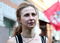 Krievijā opozīcijas aktīvistei Marijai Aļohinai brīvības ierobežošanu nomaina pret cietumsodu