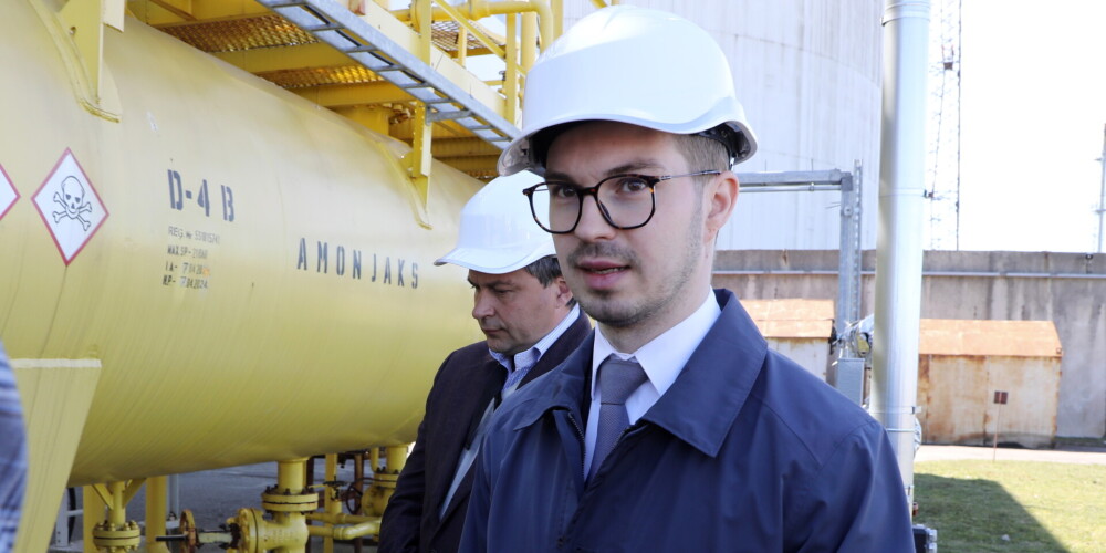 Plešs iespēju nacionalizēt Ventspils ostas terminālī iestrēgušu amonjaka kravu sauc par sliktāko scenāriju