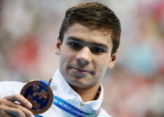 Putinu atbalstošais olimpiskais čempions Rilovs tiek diskvalificēts no peldēšanas