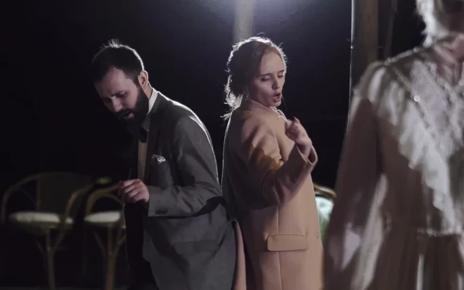 Nagornijs un Marija vienojas dejā. Šādu ekrānuzņēmumu izdevies saglabāt no kādas kāzu aģentūras publiskota video – abi bijuši viesu vidū.